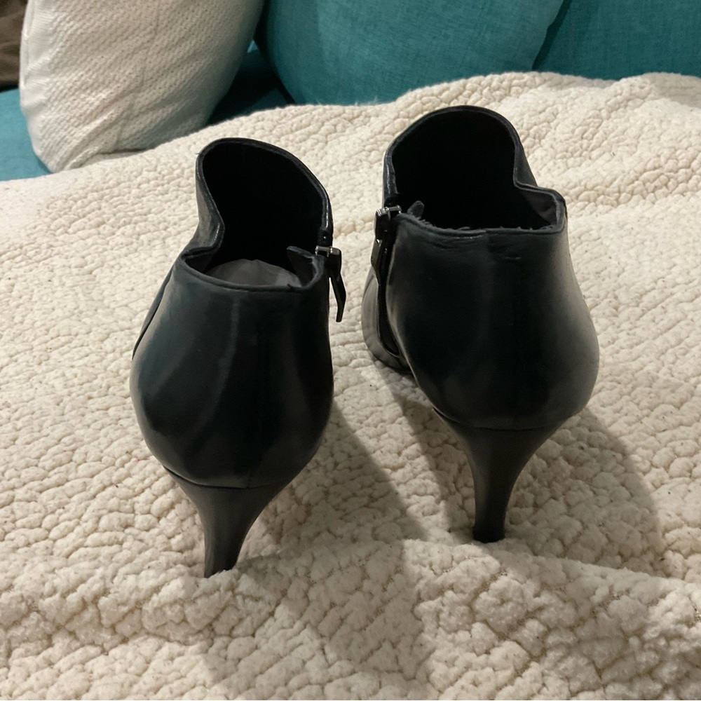 Vince Camuto Black Leather Pointed-Toe Ankle Booties - Picture 2 of 8